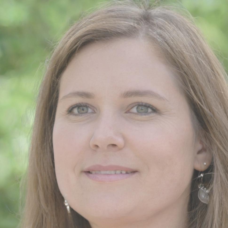 Esperanza Molina, Consultora Senior